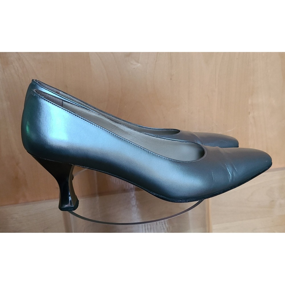 Salvatore Ferragamo Silver US 7.5 Leather Heels Shoes Made in Italy Italian Chic